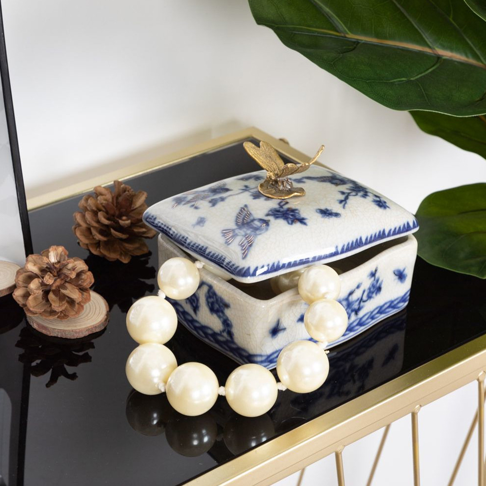 Фарфоровая шкатулка с бронзовой стрекозой Blue and White