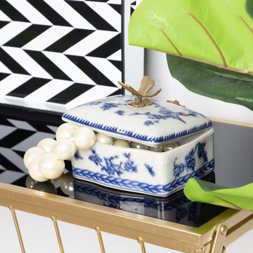 Фарфоровая шкатулка с бронзовой стрекозой Blue and White