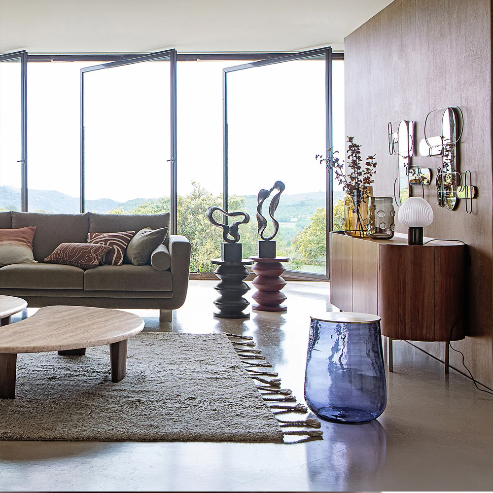 Фигурный приставной столик бордового цвета  AMORPHOUS