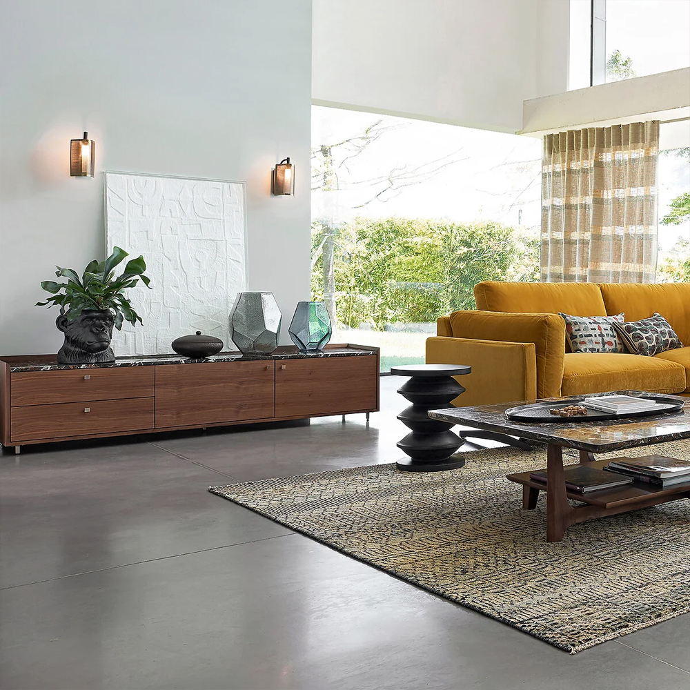 Фигурный приставной столик черного цвета AMORPHOUS