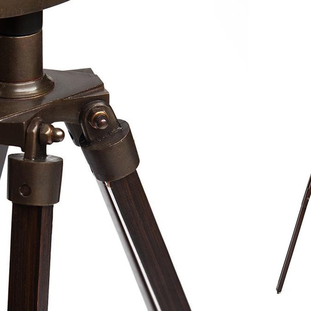 Часы Victorian Era Watch on a tripod