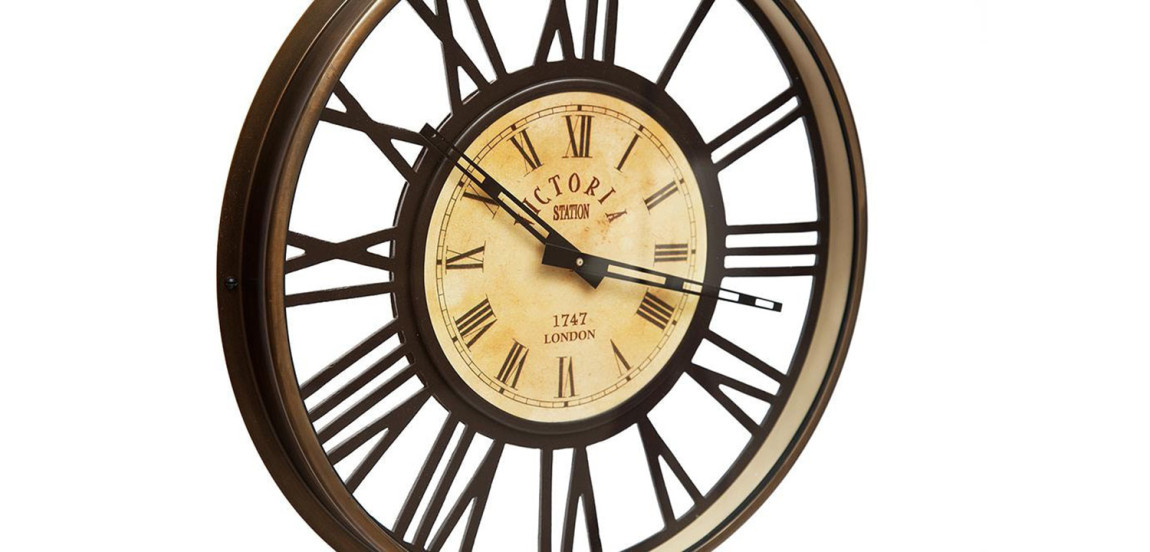 Часы Victorian Era Watch on a tripod