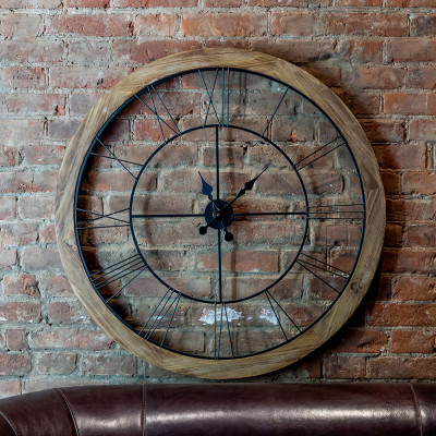 Часы настенные деревянные с римскими цифрами чёрного цвета Clock with History