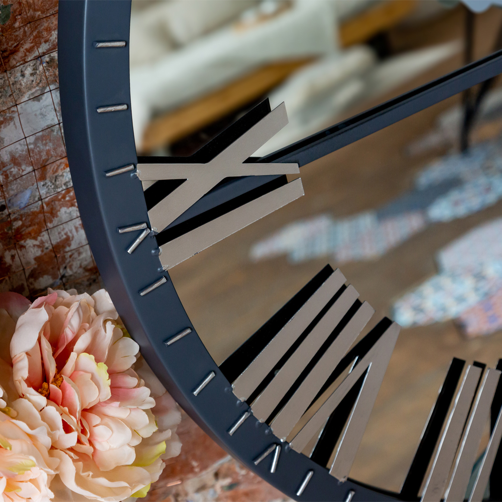 Часы настенные зеркальные с серебряным металлическим циферблатом Mirror Tower Clock