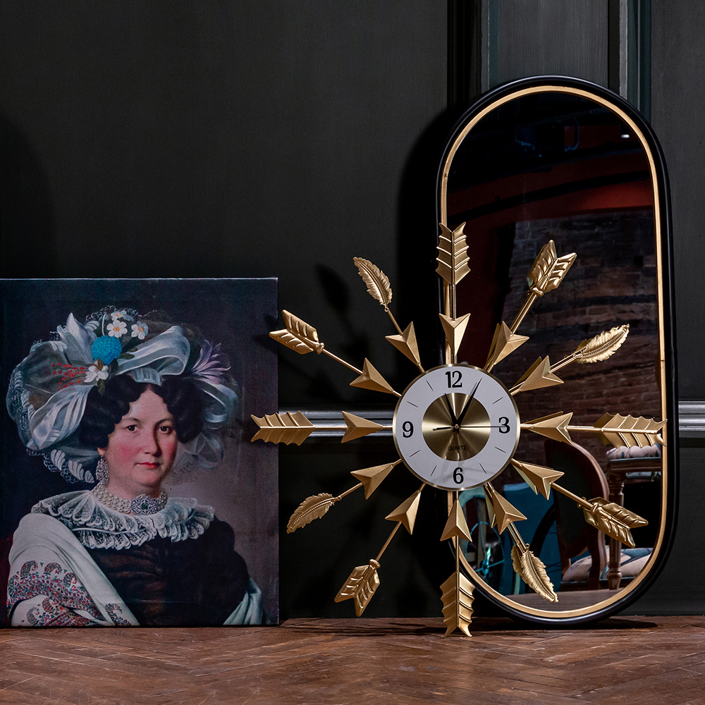 Часы настенные золотые из металла с декором в виде стрел Current Time