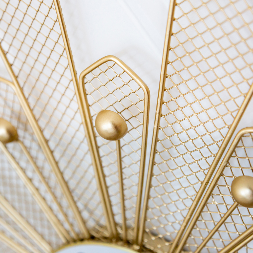 Часы настенные из металла в виде солнца с белым циферблатом Mirror Tower Clock