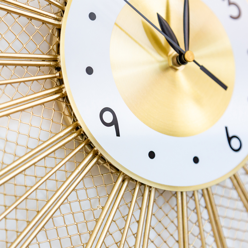 Часы настенные из металла в виде солнца с белым циферблатом Mirror Tower Clock