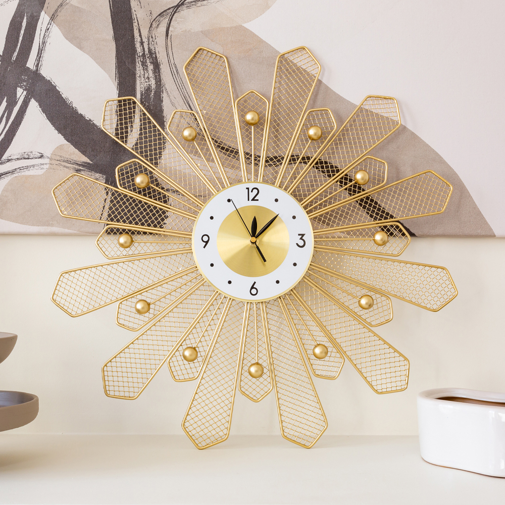 Часы настенные из металла в виде солнца с белым циферблатом Mirror Tower Clock