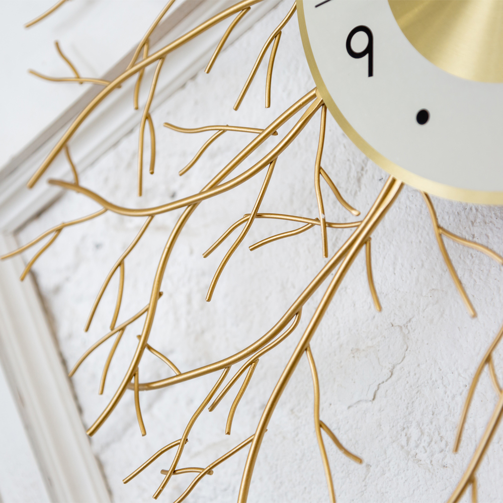Часы настенные из металла золотые с белым циферблатом Current Time