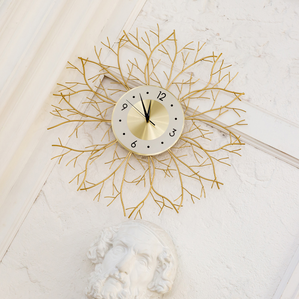 Часы настенные из металла золотые с белым циферблатом Current Time