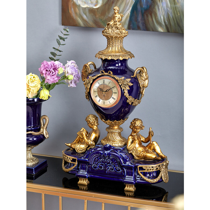 Часы настольные из темно-синего фарфора с бронзовыми фигурками и декоративными элементами Eden Garden