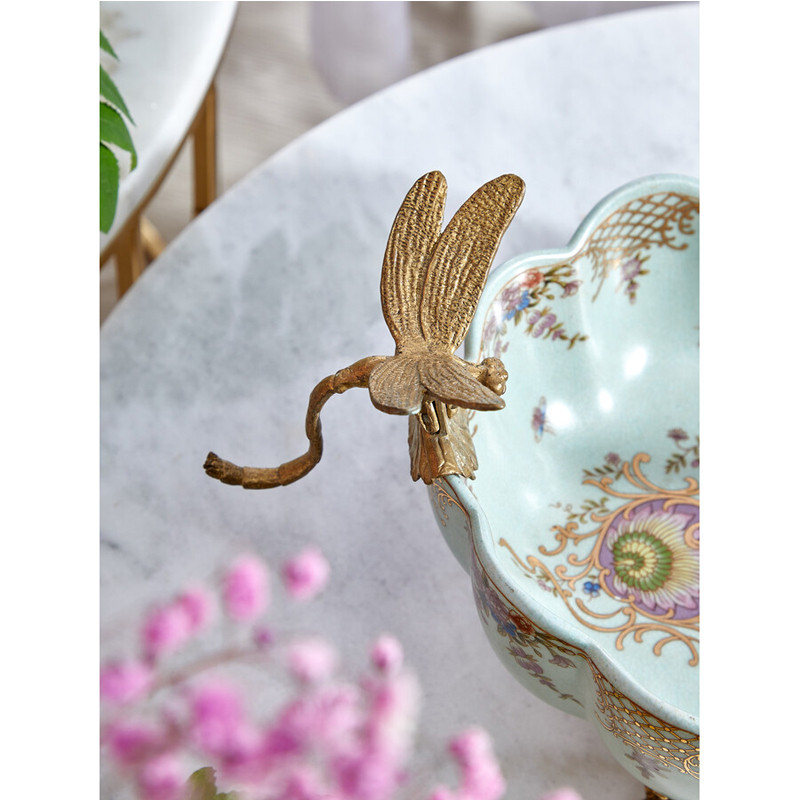 Чаша из голубого фарфора на бронзовых ножках с рисунком цветов и фигурками стрекоз Blue Garden