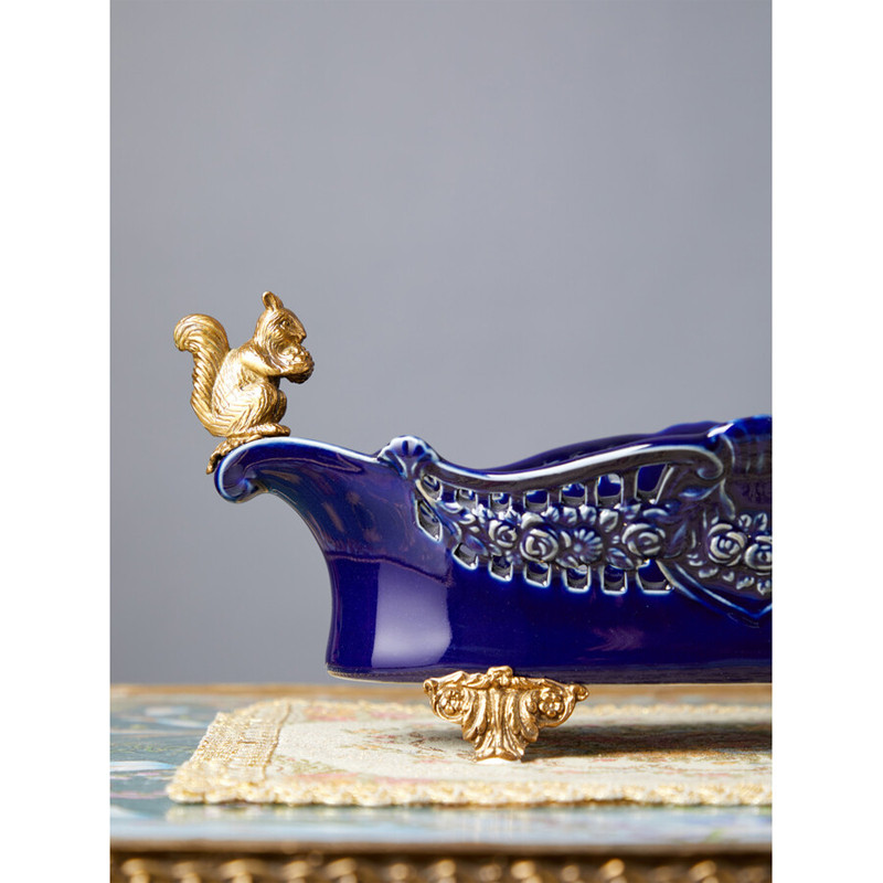 Чаша темно-синего цвета из фарфора с бронзовыми фигурками белок Eden Garden porcelain and bronze