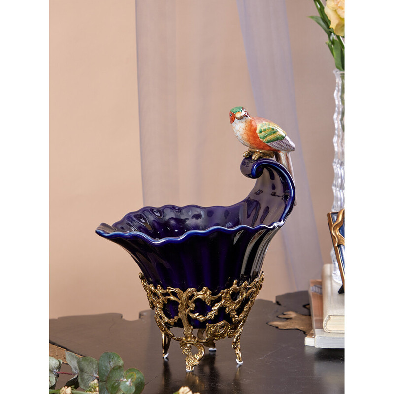 Чаша темно-синего цвета из фарфора с разноцветной птичкой Eden Garden porcelain and bronze