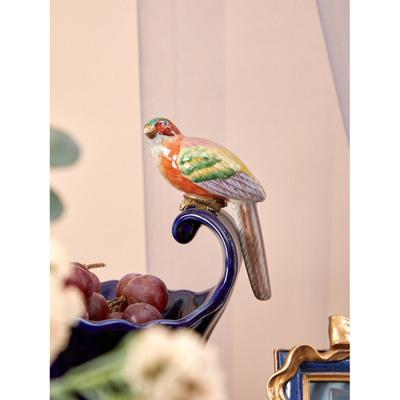 Чаша темно-синего цвета из фарфора с разноцветной птичкой Eden Garden porcelain and bronze