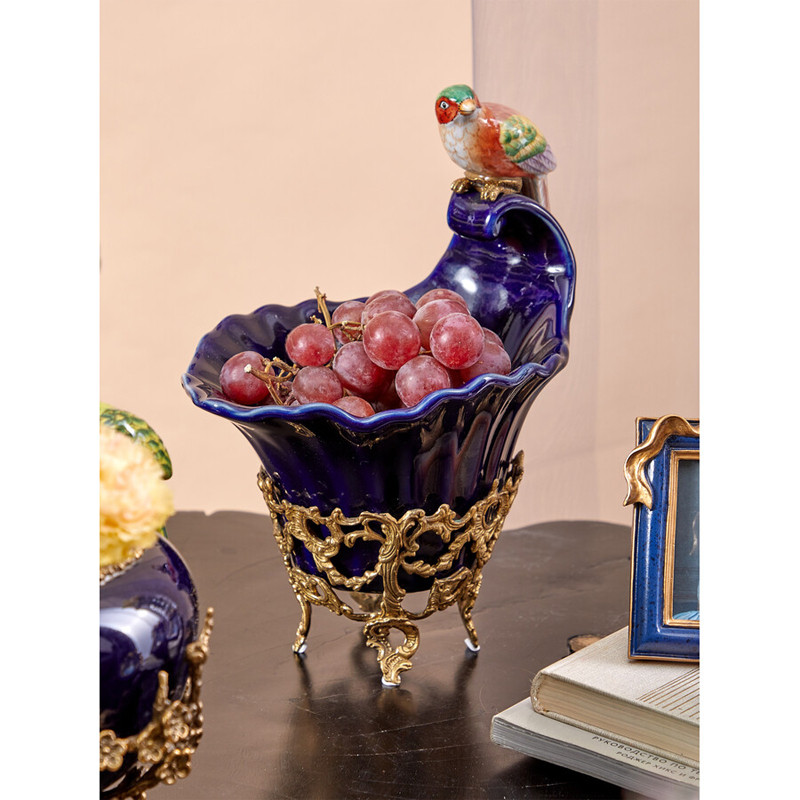 Чаша темно-синего цвета из фарфора с разноцветной птичкой Eden Garden porcelain and bronze