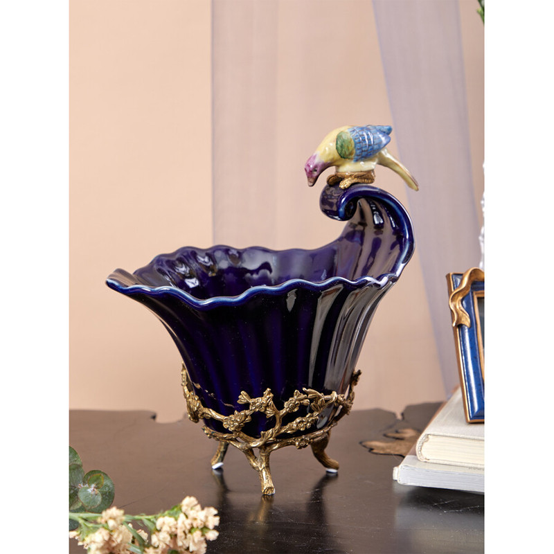 Чаша темно-синего цвета из фарфора с разноцветной птичкой Eden Garden porcelain and bronze