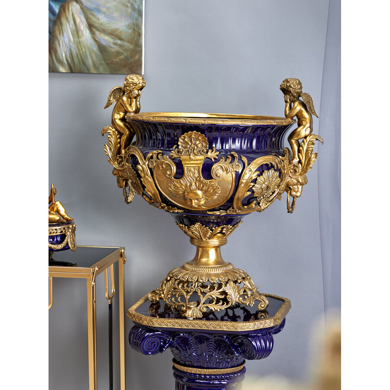 Чаша темно-синего цвета с фигурками ангелов и рельефным декором Eden Garden porcelain and bronze