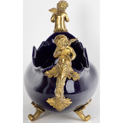 Чаша темно-синяя фарфоровая с бронзовыми ручками в виде ангелов Eden Garden