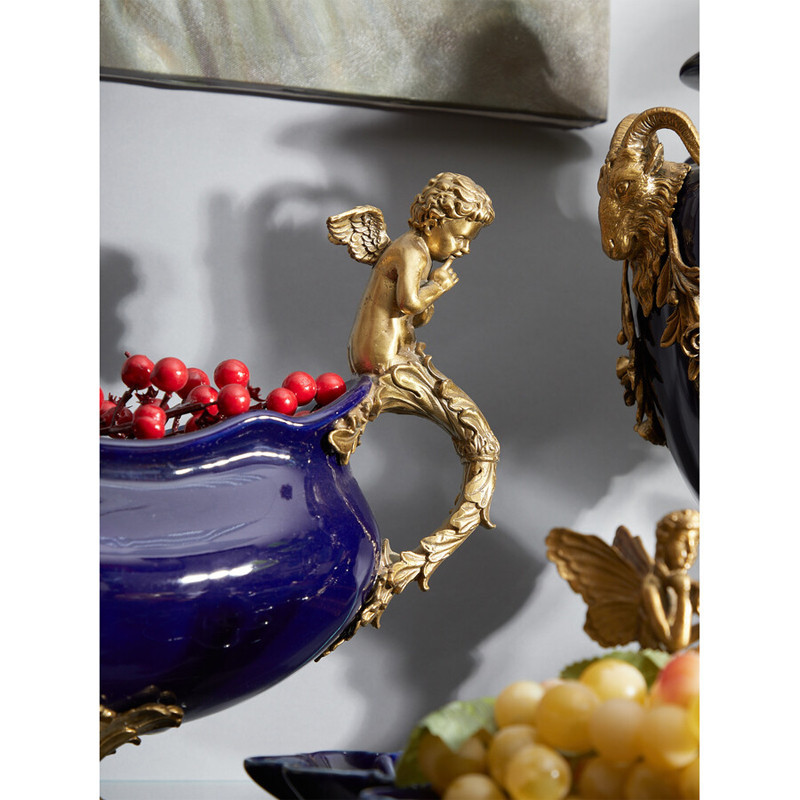 Чаша темно-синяя фарфоровая с бронзовыми ручками в виде ангелов Eden Garden
