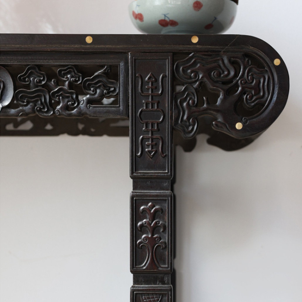 Черная резная консоль в Китайском стиле из массива Black Dragon Console