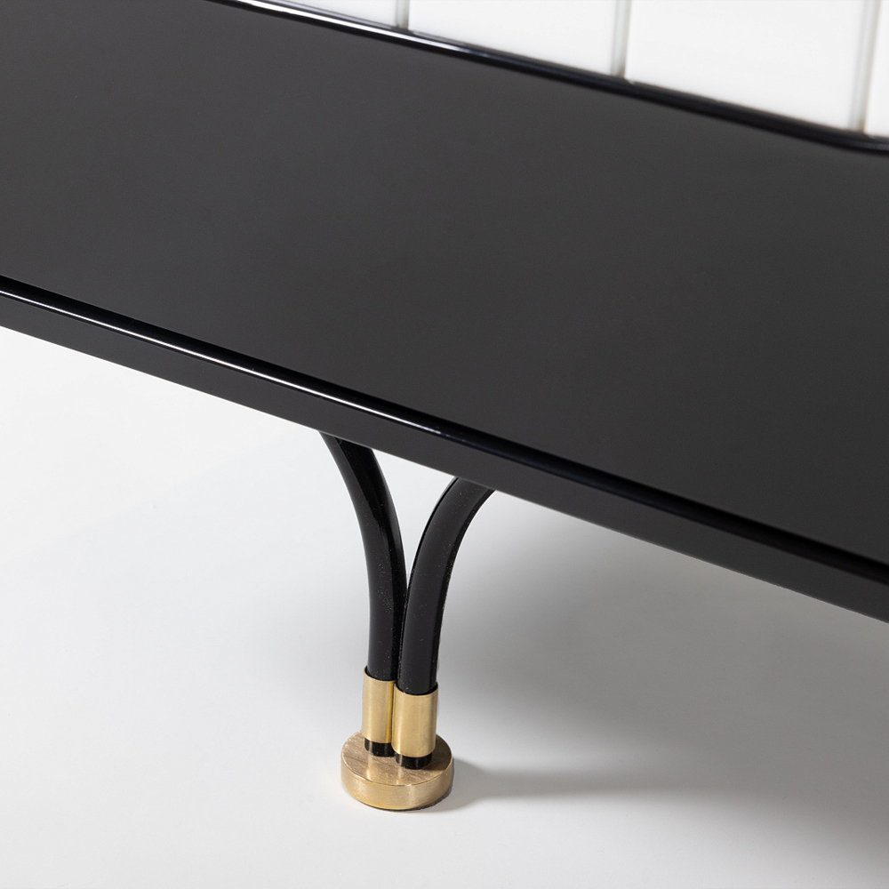 Черно-белый распашной комод Accordo