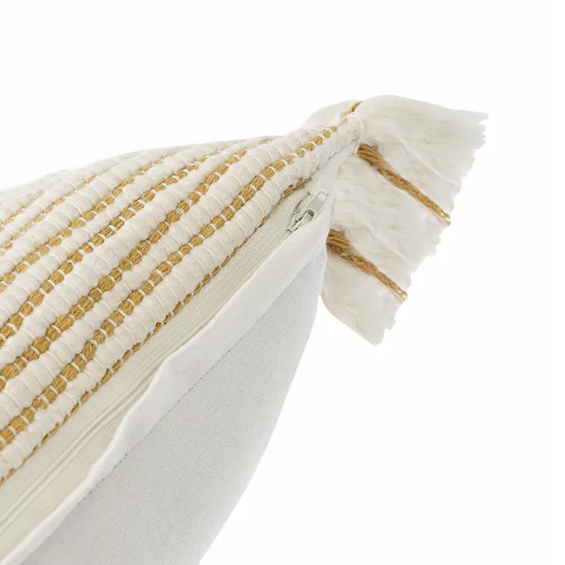 Чехол на подушку горчичного цвета с бахромой и объемным узором Ethnic mix