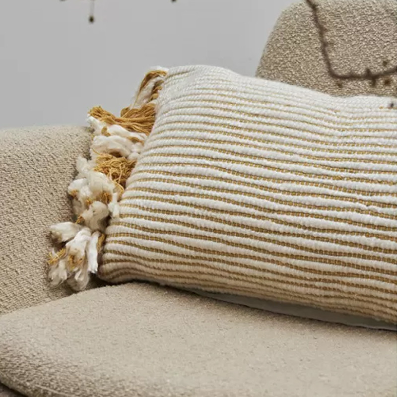 Чехол на подушку горчичного цвета с бахромой и объемным узором Ethnic mix