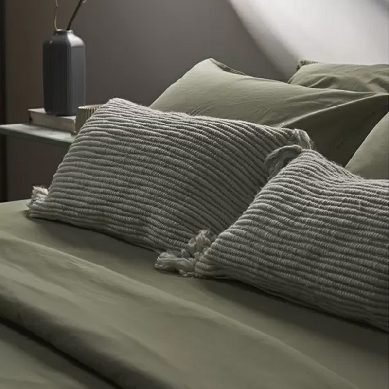 Чехол на подушку мятного цвета с бахромой и объемным узором Ethnic mix