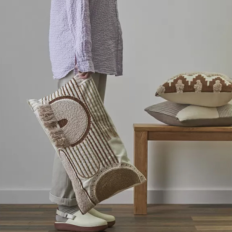 Чехол на подушку с вышивкой в виде геометрических узоров Beige Calista Rect