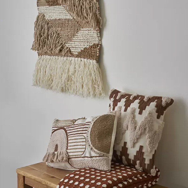 Чехол на подушку с вышивкой в виде геометрических узоров Beige Calista Square