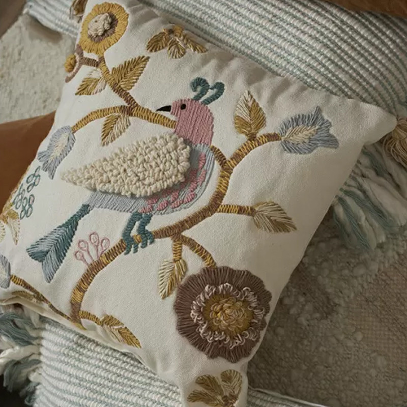 Чехол на подушку с кисточками и вышивкой птиц Ethnic mix Birds Square
