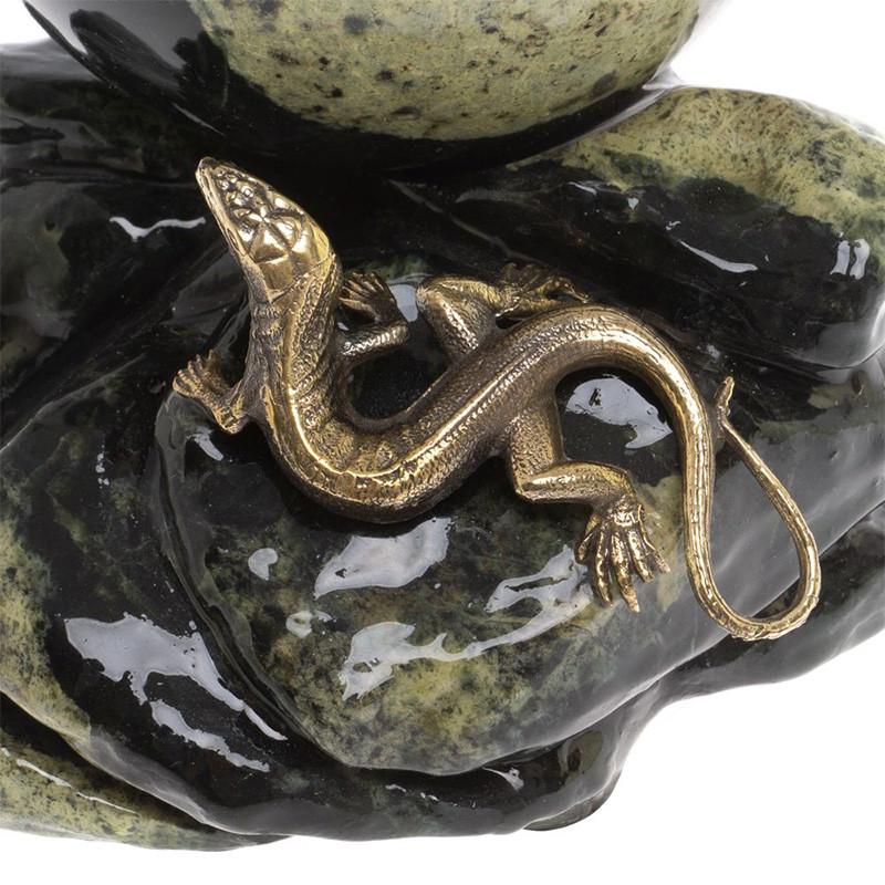 Шар с декором в виде бронзовой ящерицы на подставке из натурального камня Змеевик Natural Stone Spheres 10 см