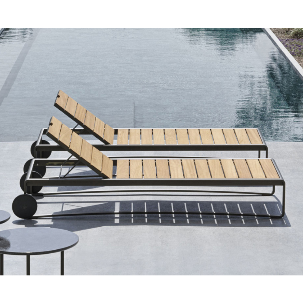 Шезлонг на металлическом каркасе с регулируемой спинкой GUELL Sunbed