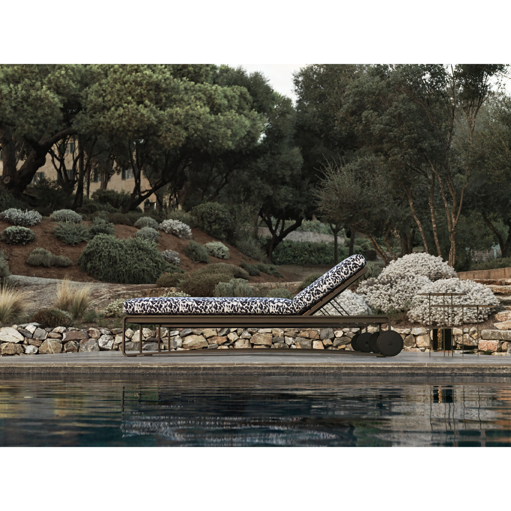 Шезлонг на металлическом каркасе с регулируемой спинкой GUELL Sunbed