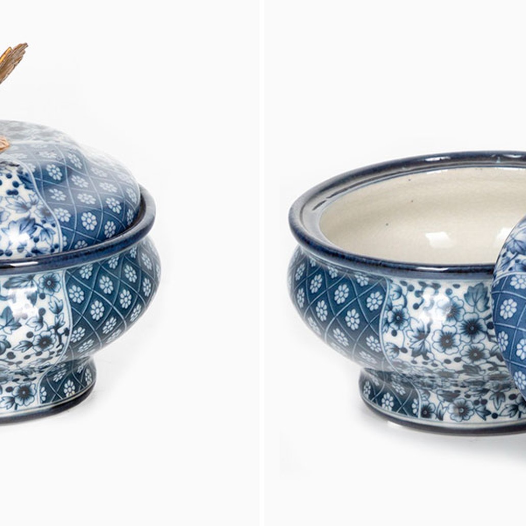 Шкатулка c крышкой фарфоровая с синим орнаментом Bronze Butterfly