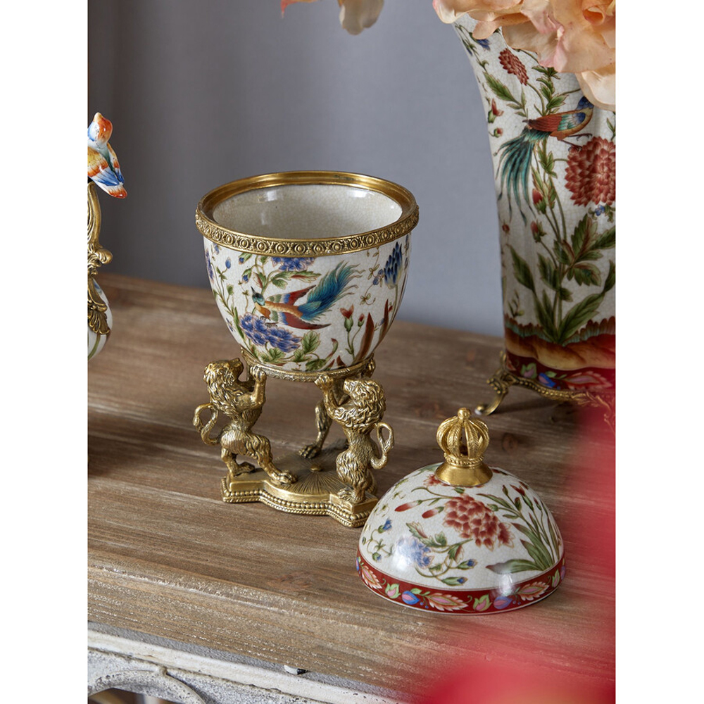 Шкатулка в форме яйца на величественных львах из фарфора с бронзовыми элементами Eden Garden