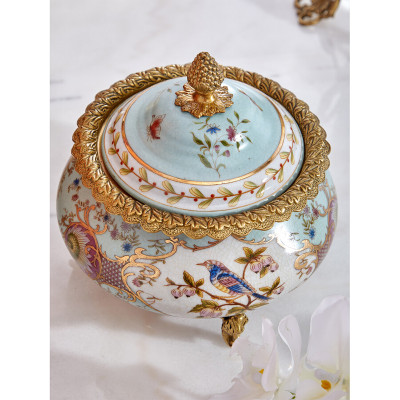 Шкатулка с крышкой из голубого фарфора с риунком птиц и цветов Blue Garden