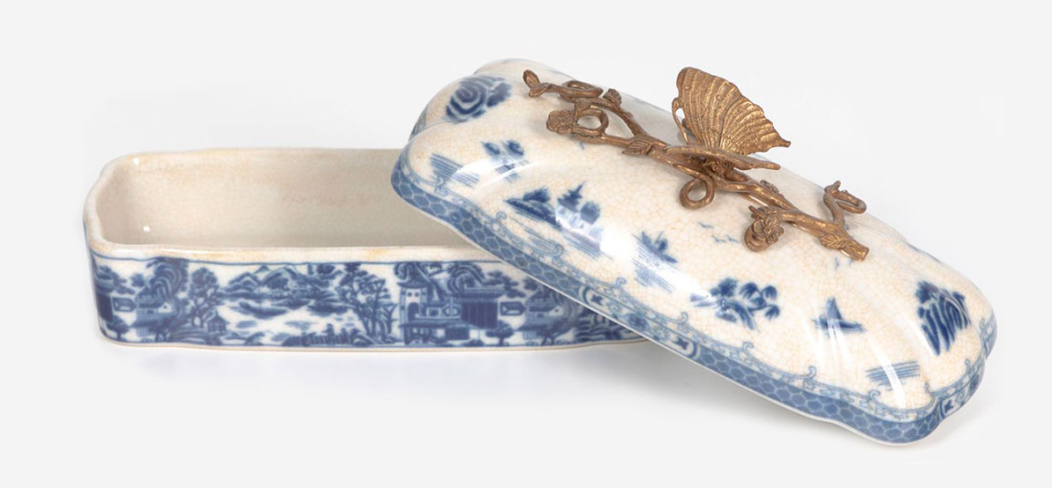 Шкатулка фарфоровая с синим орнаментом Bronze Butterfly