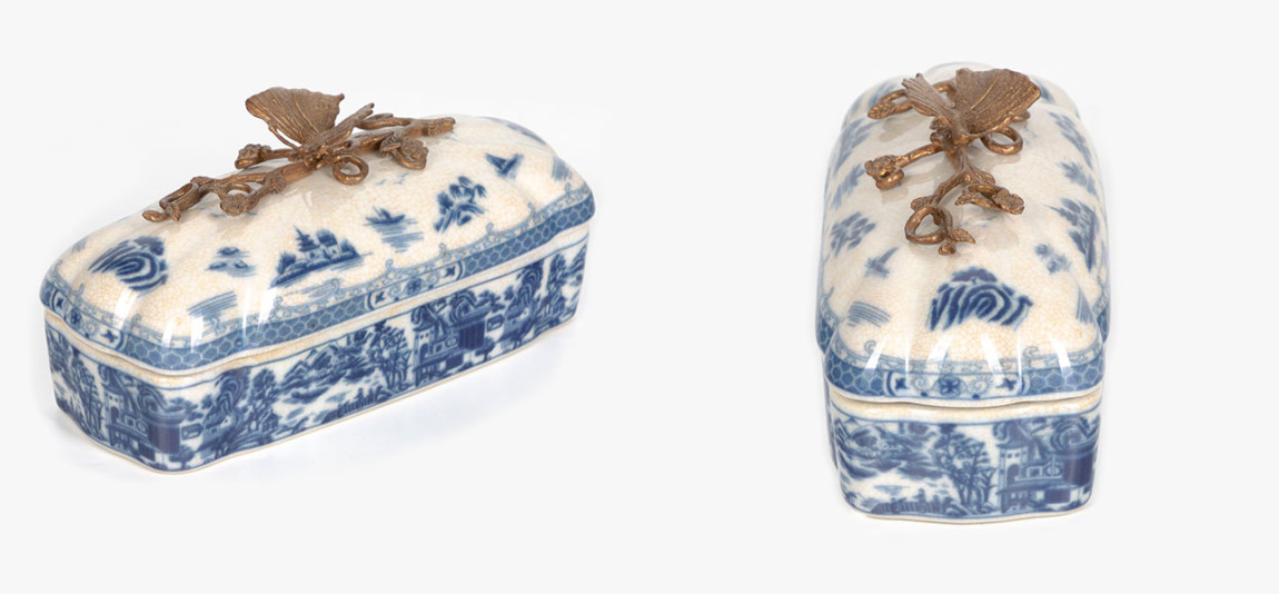 Шкатулка фарфоровая с синим орнаментом Bronze Butterfly