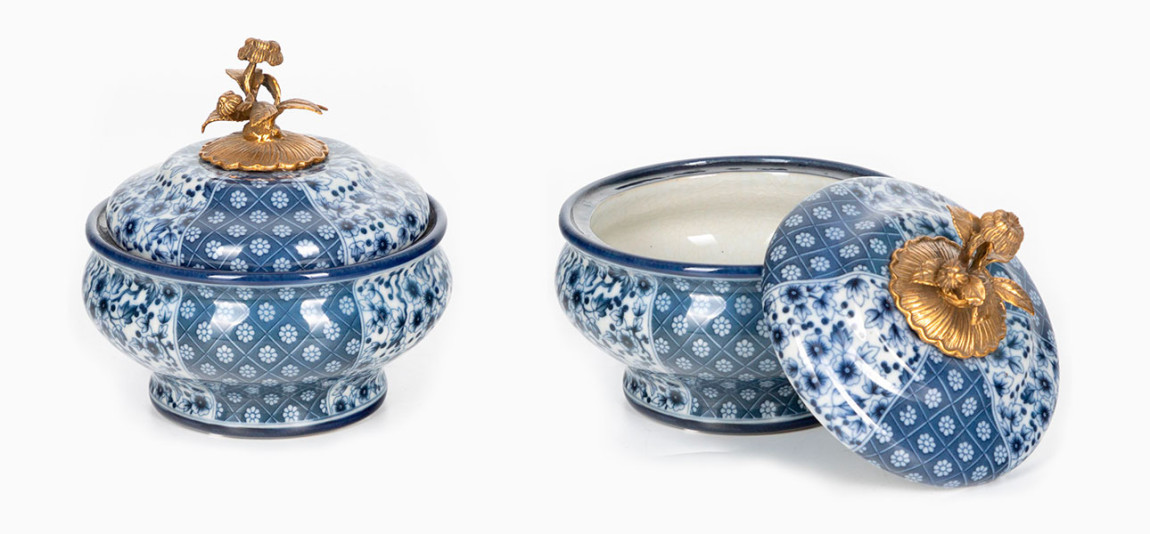 Шкатулка фарфоровая с синим орнаментом Bronze Flower