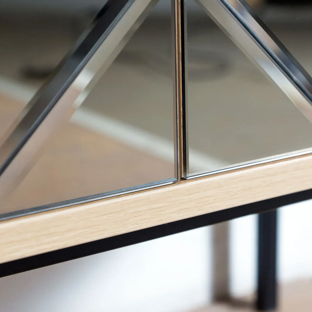 Шкаф-буфет с зеркальным декором Serena Cupboard