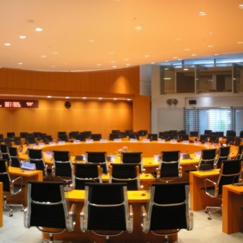 Кресло Aluminum Group Executive Chair