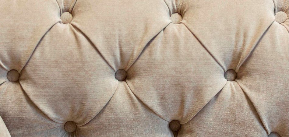 Диван велюровый бежевый трехместный Button Beige