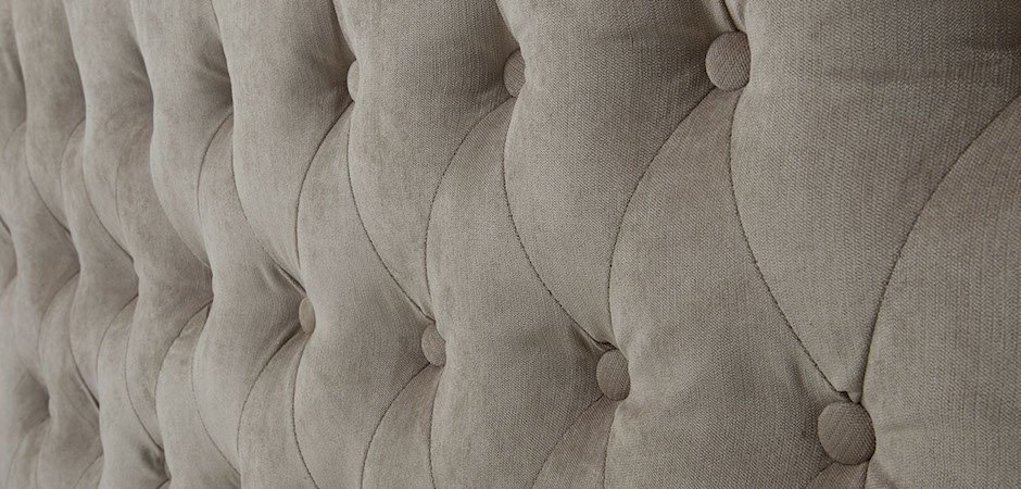 Кровать двуспальная с изголовьем бежевая Button