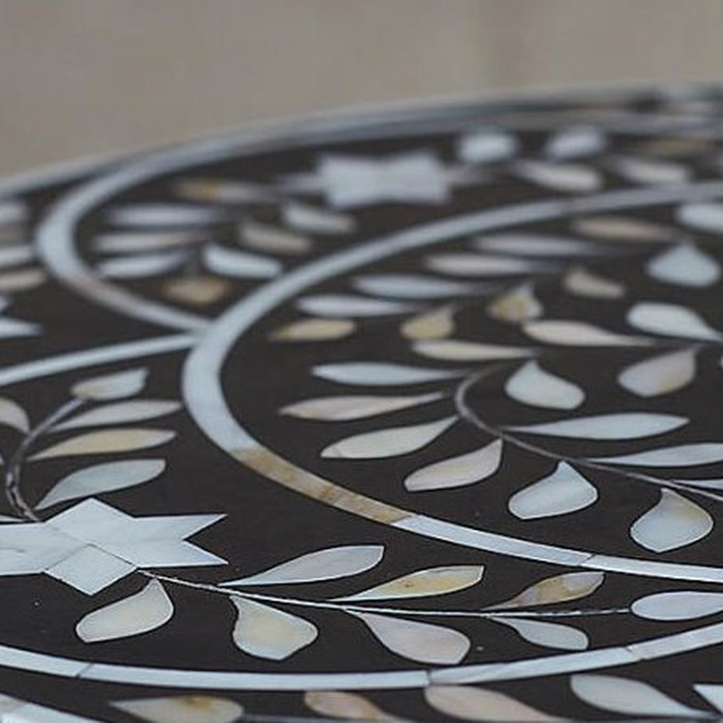 Приставной столик Inlaid Bone Flowers