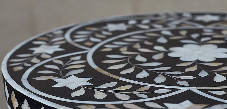 Приставной столик Inlaid Bone Flowers