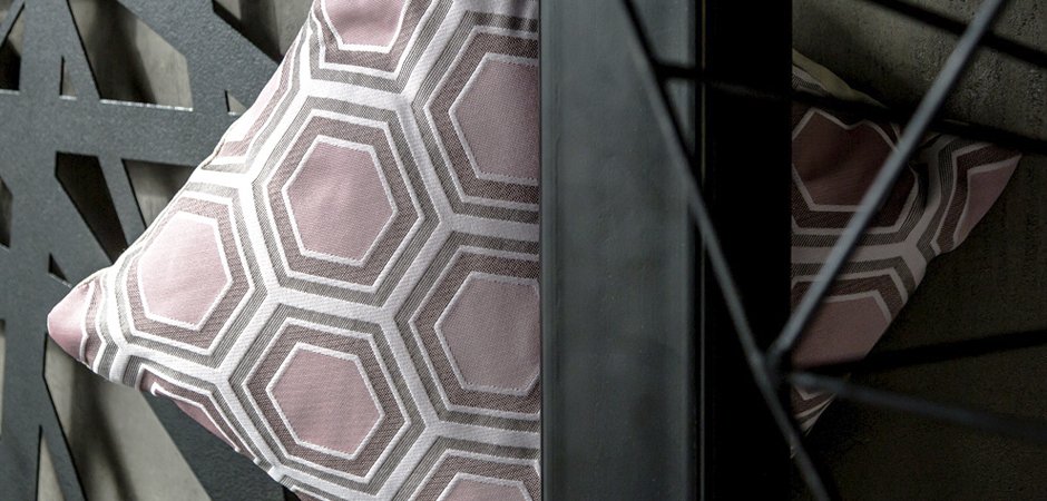 Подушка Hexagon Pink Geometry