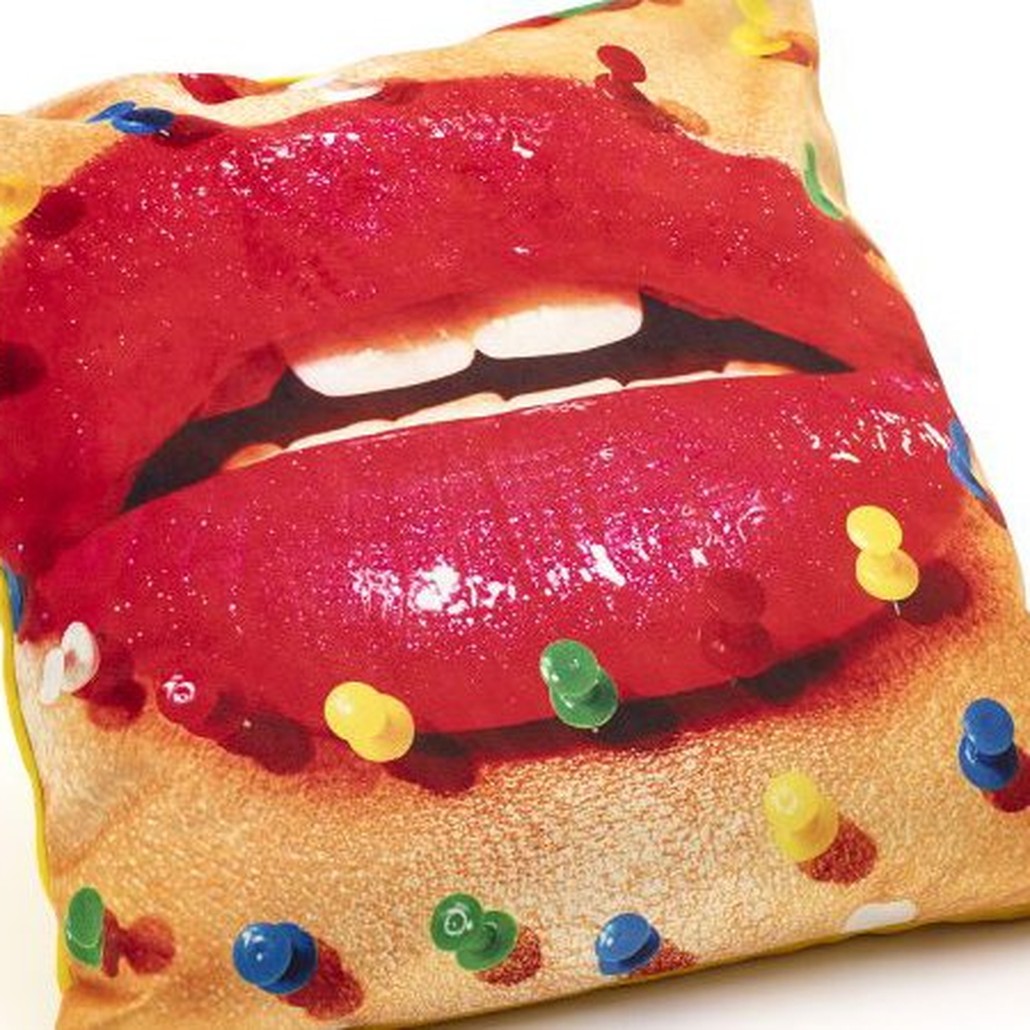 Подушка Seletti Cushion Mouth with pins Design: Toiletpaper