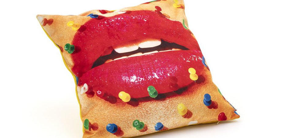 Подушка Seletti Cushion Mouth with pins Design: Toiletpaper